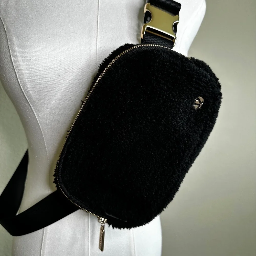 Lululemon Everywhere Belt Bag Fleece Black Gold Hardware LU9B18S Sherpa Bag